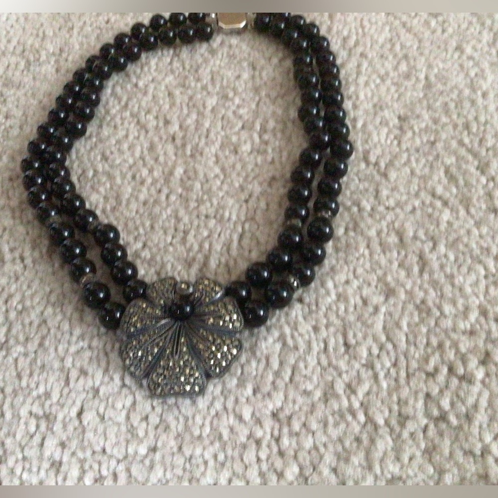 VINTAGE DOUBLE STRAND BLACK FAUX PEARL NECKLACE WITH CRYSTAL ACCENT FLOWER